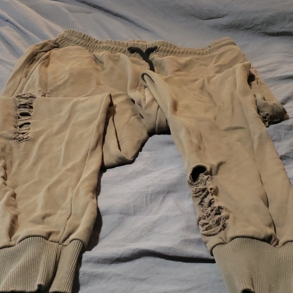 Joggers - Picture 2 of 3